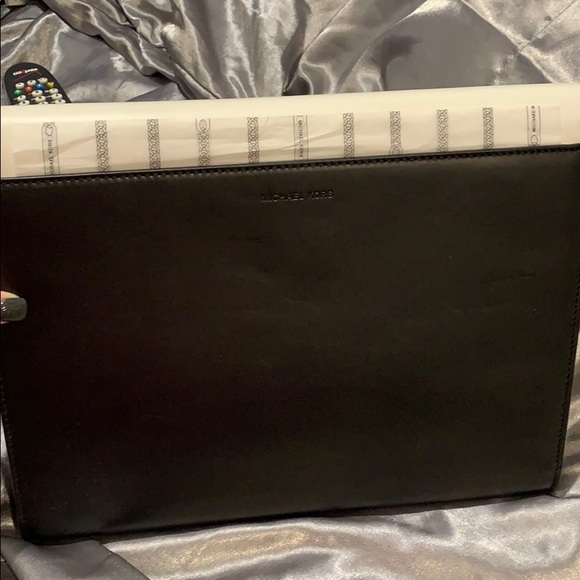 Authentic brand new with tags mk collection clutch - Picture 3 of 8